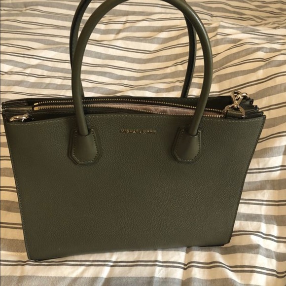 Michael Kors Handbags - Michael Kors purse